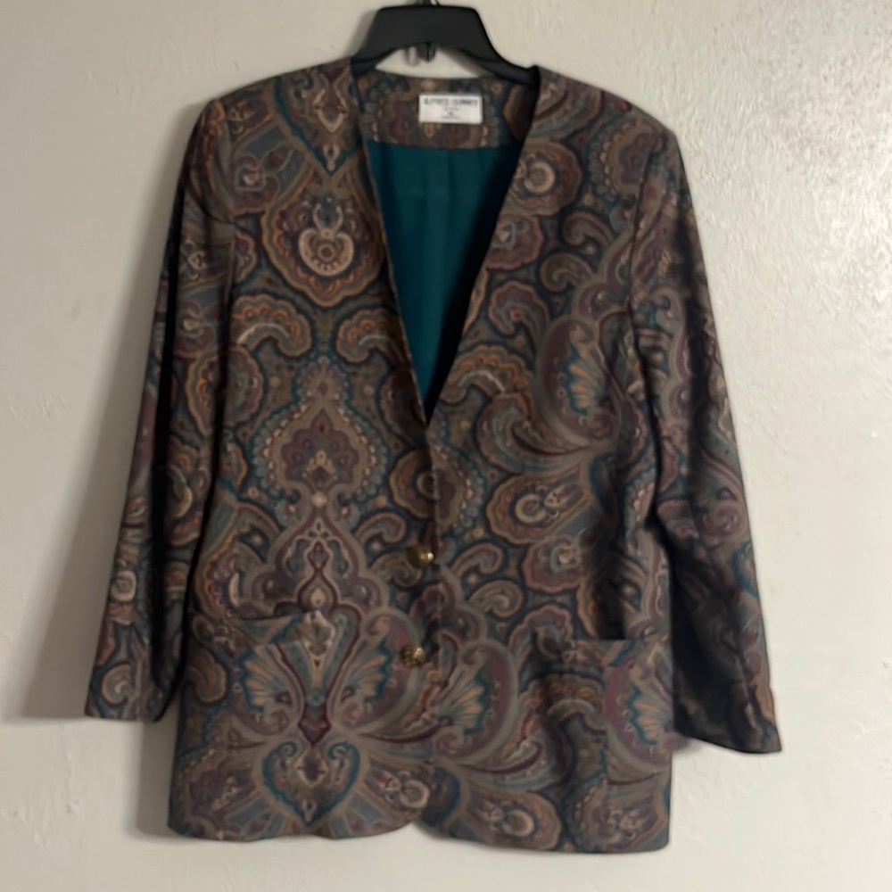 Vintage Alfred Dunner women’s size 14 petite suit jacket blazer made in the USA.